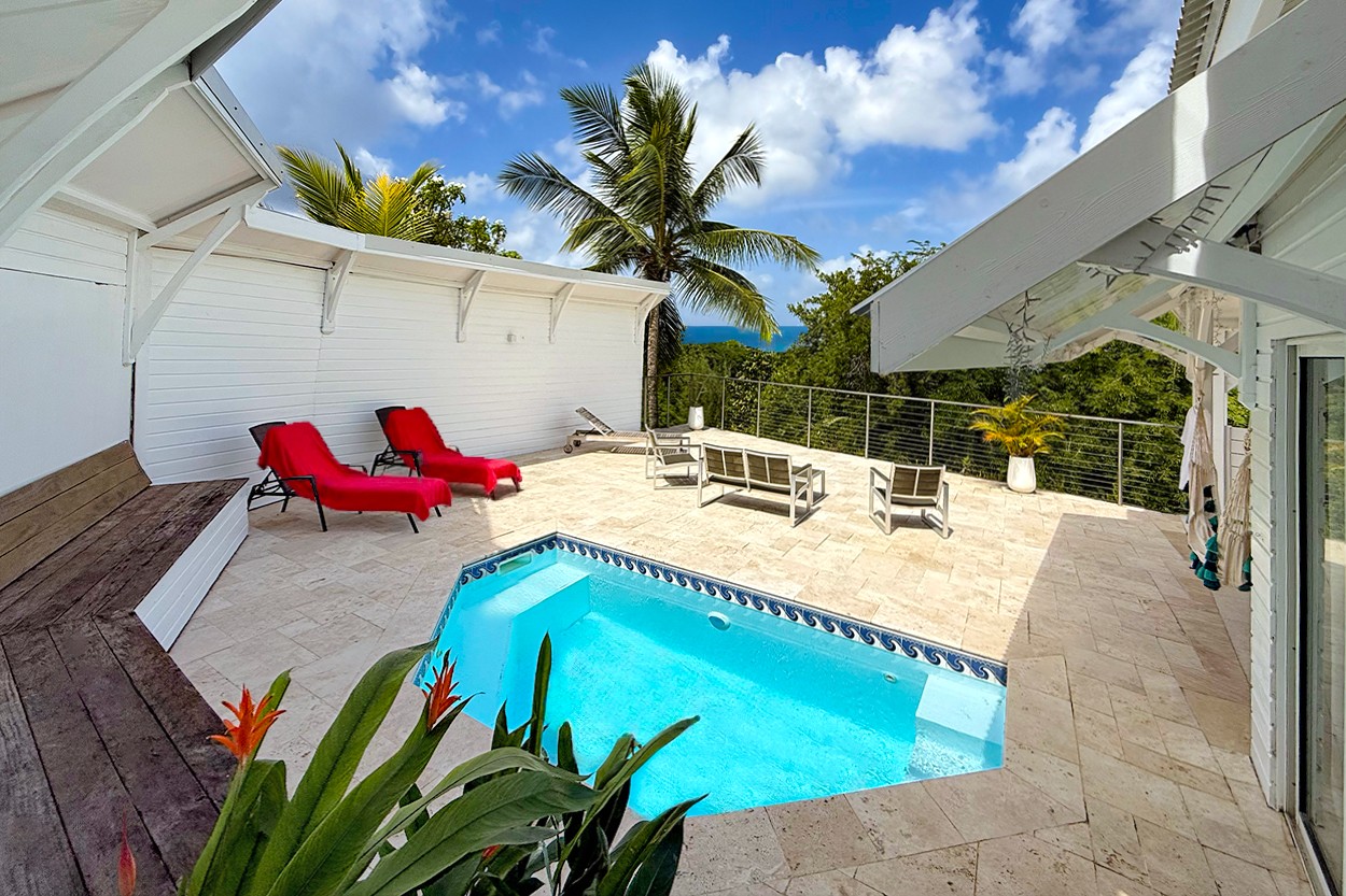 TI TURQUOISE Bungalow location Martinique Tartane piscine vue mer plage surf