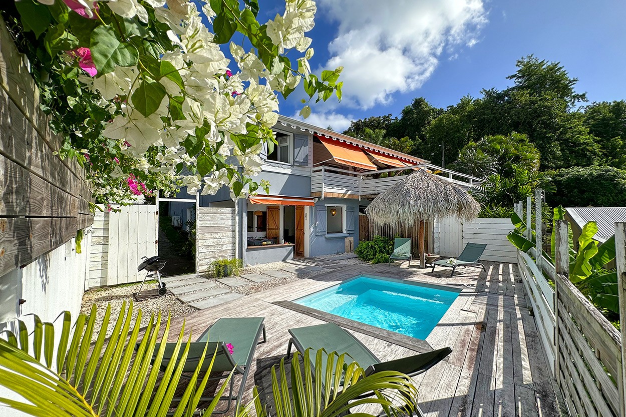 KAY TELLINE location Martinique Trinité joli T3 piscine vue mer