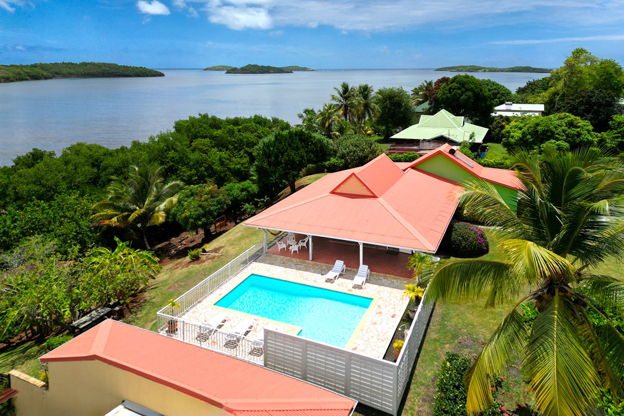 Le MANGLE ROUGE location Villa le Francois piscine