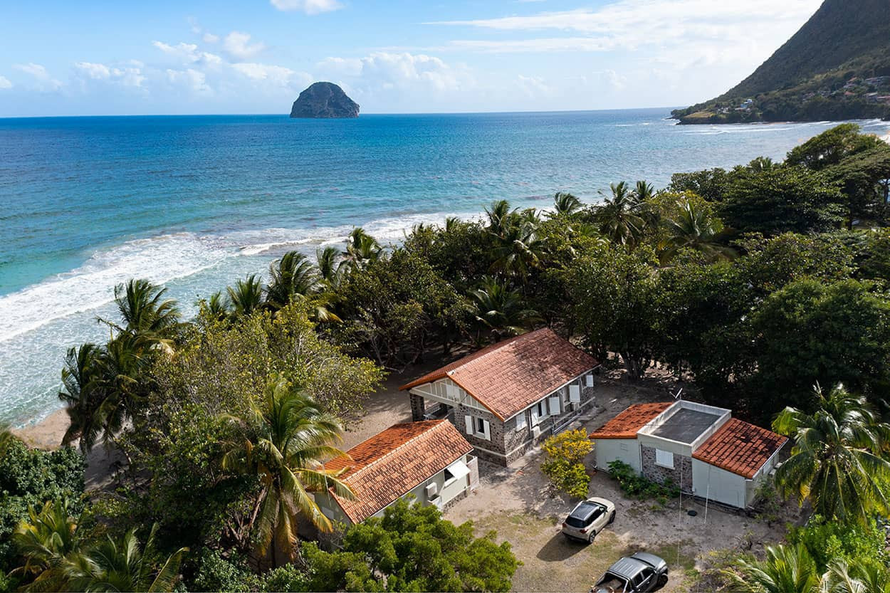 VILLAS MACATAS location sur la plage le Diamant Martinique charme