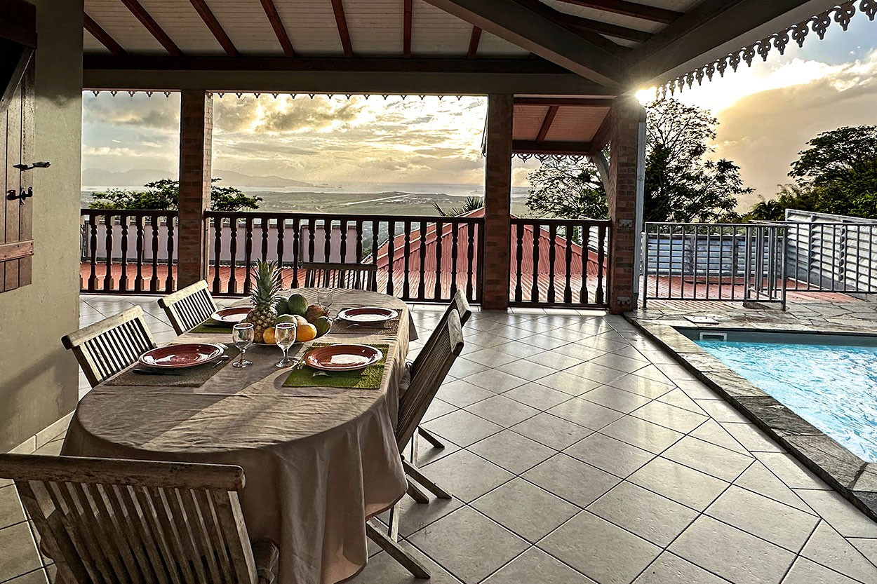 BELLE AME Location le Lamentin Martinique Piscine Vue Mer