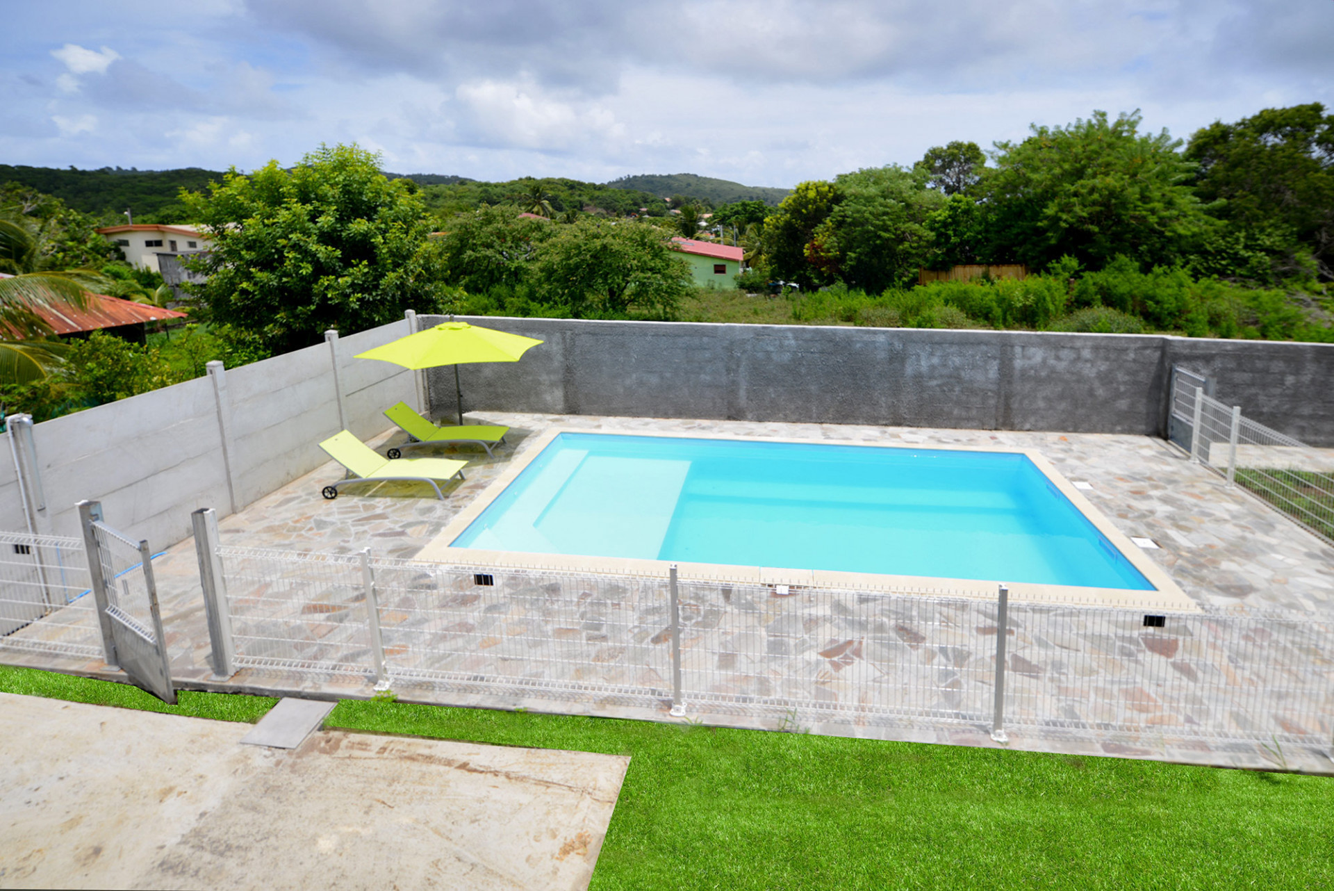 CARIB’PALMA Côté Jardin location Martinique F3 Sainte Anne piscine