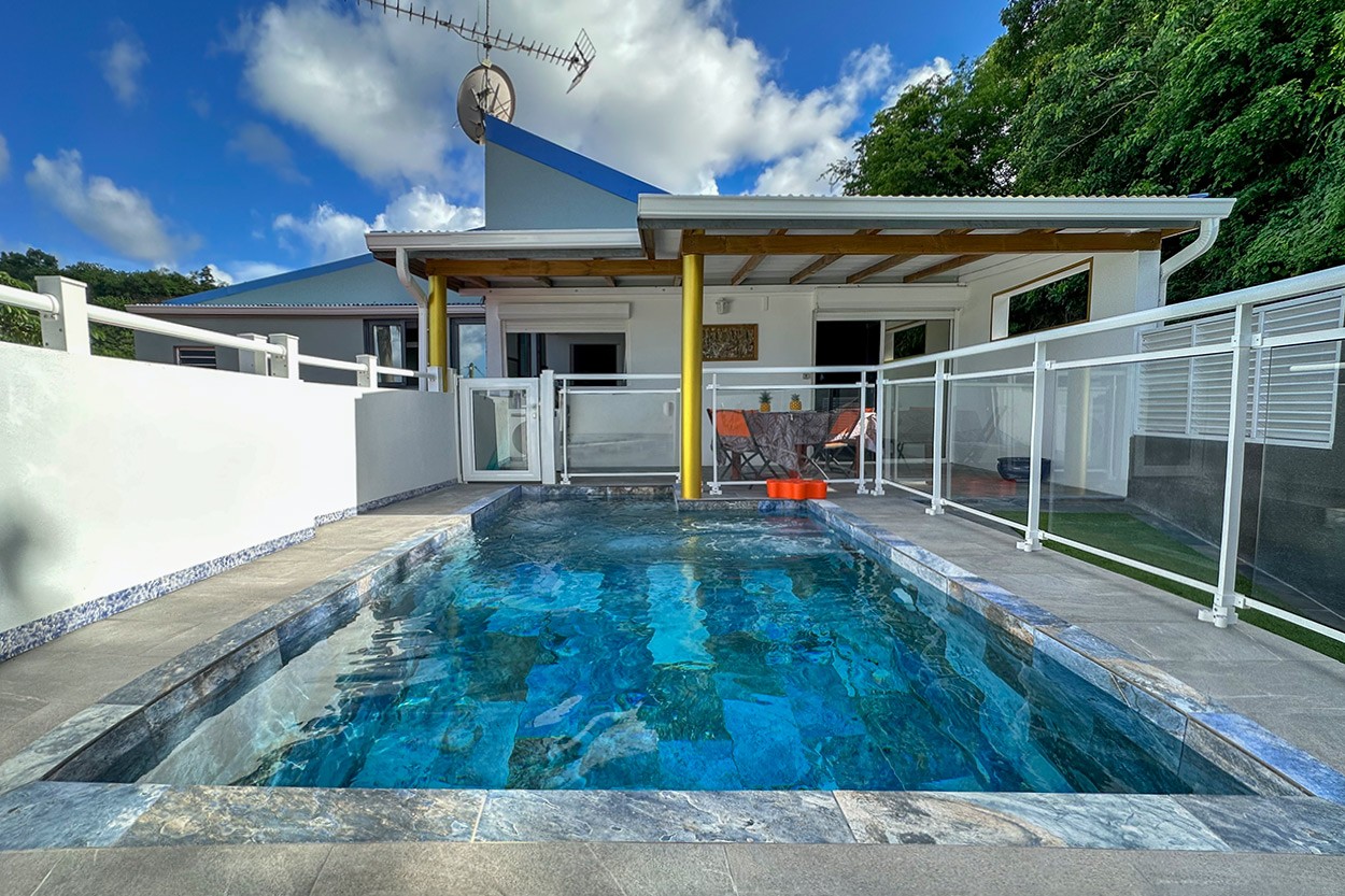 MAISON d'HOTE la VIE est VOYAGE location Martinique le François piscine campagne