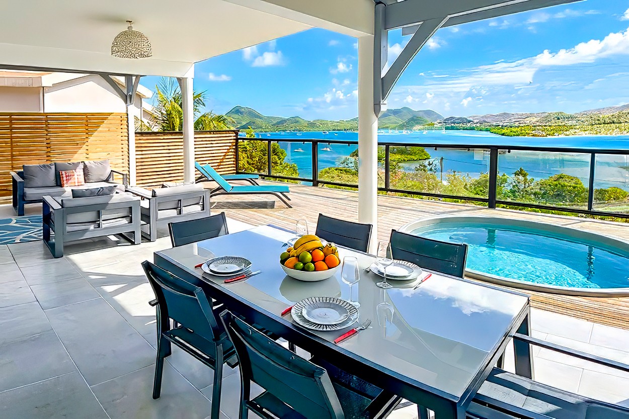 VUES BLEUES sur la pointe Marin location villa Martinique piscine 4 personnes