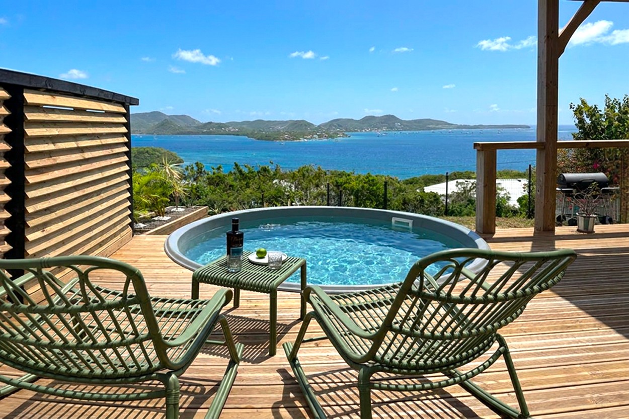 Bungalow VUES BLEUES pointe Marin location villa Martinique piscine 2 personnes