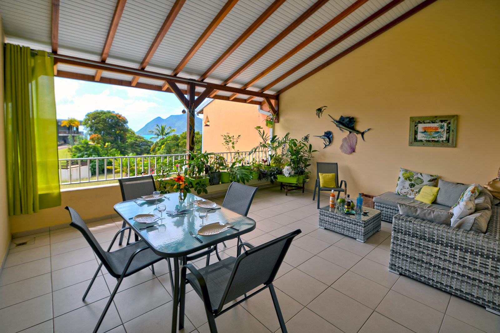 MAISON des FLEURS Location T3 + le Diamant Martinique bel appartement vue mer