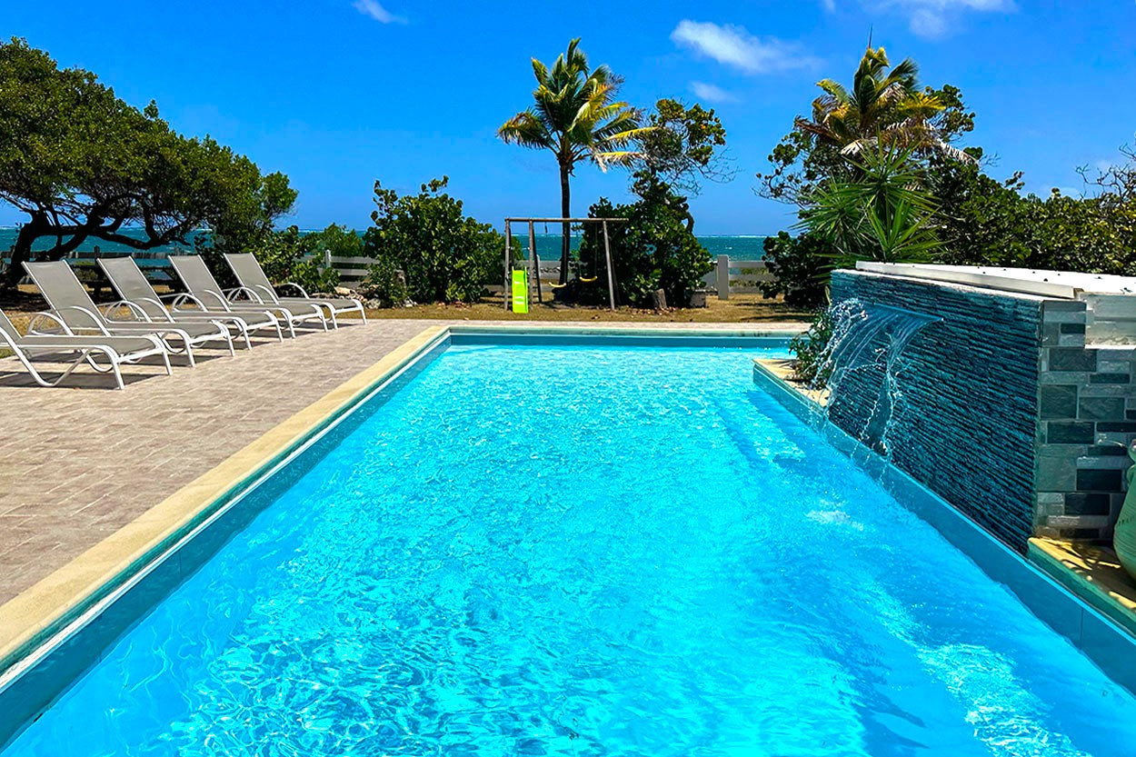 Villa TROPICAL OCEAN 5 chambres location Martinique le Vauclin pieds dans l'eau