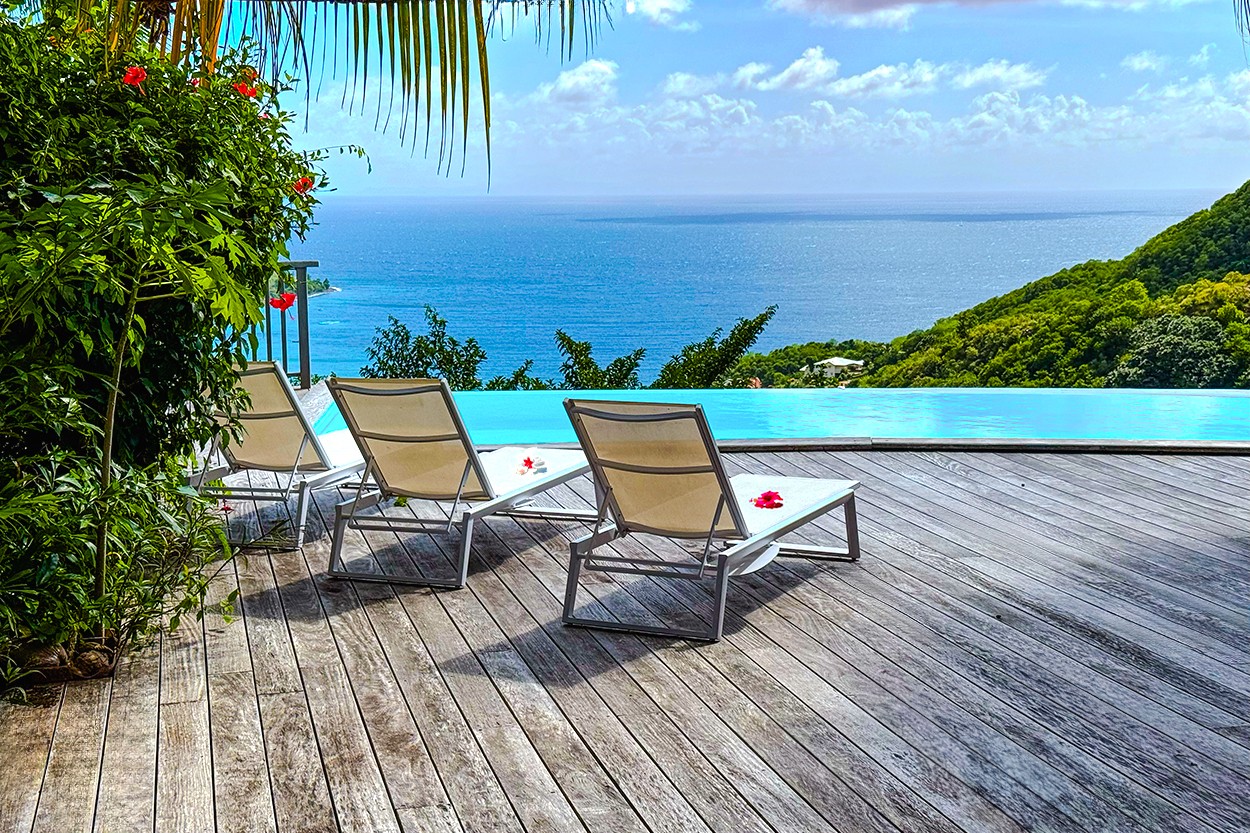 Magnifique Studio location Petite Anse Martinique piscine