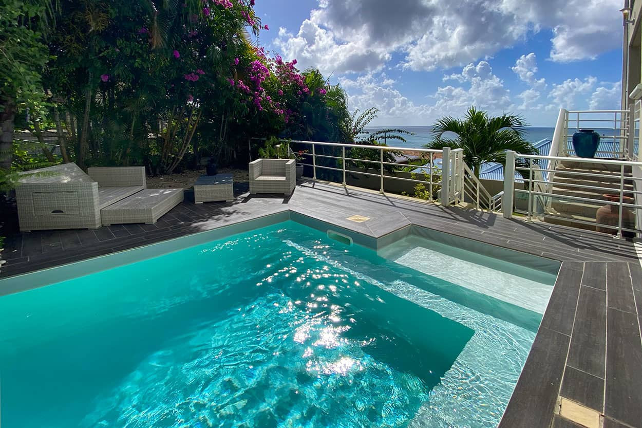 COTE LITTORAL location 2 condos le Diamant Martinique piscine vue mer