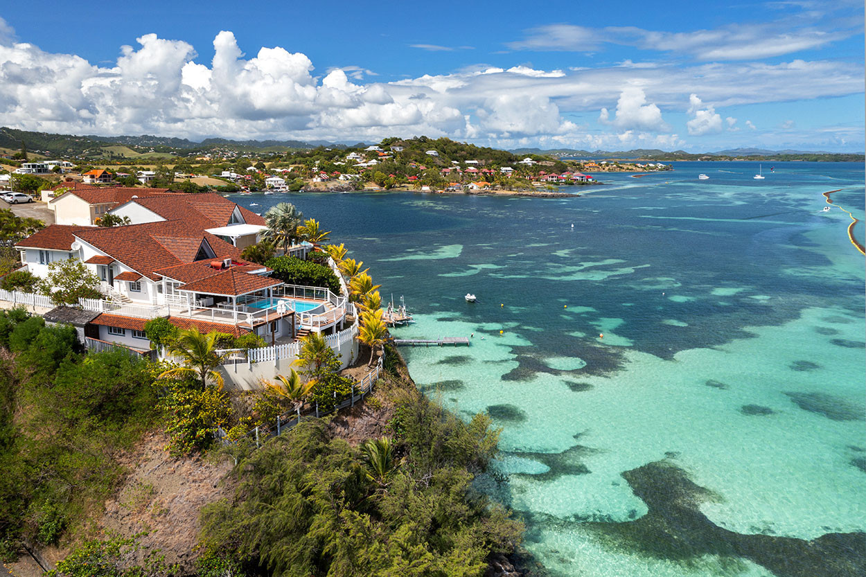 POINTE CAP EST Location villa Martinique piscine 7 chambres vue sur la mer Le François