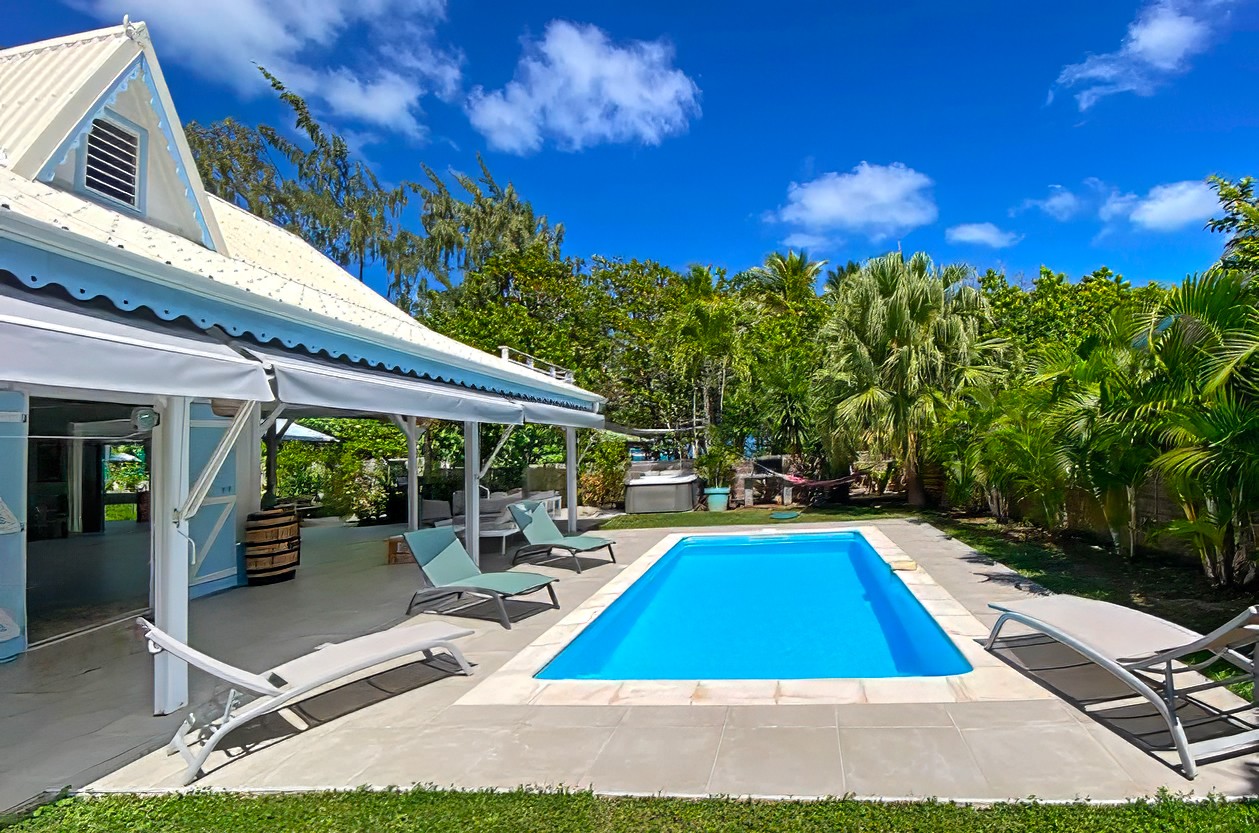 Villa BAMBOU Location villa Martinique sur la plage Tartane Piscine SPA